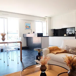 Magnifique Appartement, En Hyper Centre, Avec Terrasse Et Place De Parking Appartement